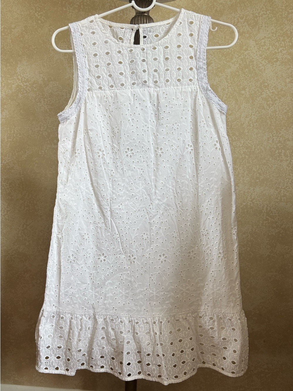 LOFT Eyelet Cutout Flounce Shift Dress in White - Size: 4 - Picture 3 of 5